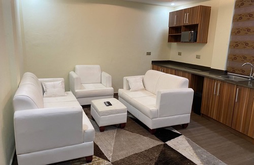 Kumasi Apartment | Luxurious 1 BR executive apt in kumasi. Free Breakfast, high speed internet!