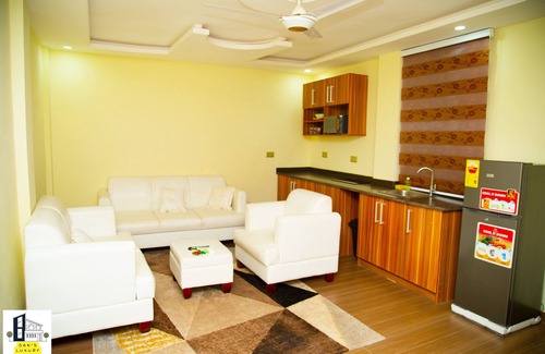 Kumasi Apartment | Luxurious 1 BR executive apt in kumasi. Free Breakfast, high speed internet!