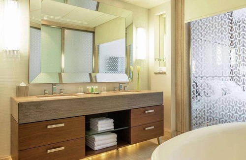 Al Wasl Apartment | Luxurious 1-BR King Guest Room in Dubai – Prime Location & Comfort!