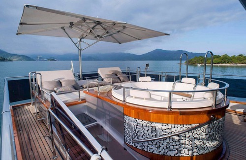 Parque das Palmeiras Boat Rental | Luxurious 112ft yacht in Angra dos Reis - Boa003