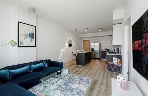 Pico - Robertson Apartment | Luxurious 1BDr, Unbelievable Views,Free Parking, Gym, Pool