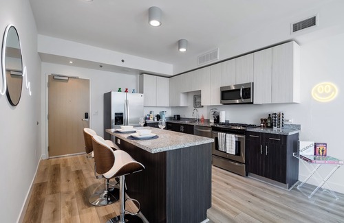 Pico - Robertson Apartment | Luxurious 1BDr, Unbelievable Views,Free Parking, Gym, Pool
