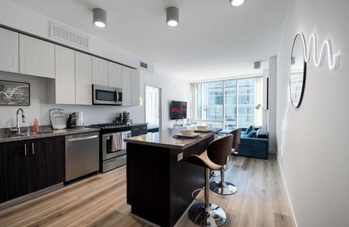 Pico - Robertson Apartment | Luxurious 1BDr, Unbelievable Views,Free Parking, Gym, Pool