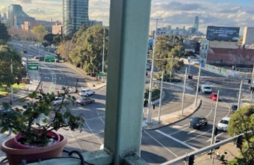 St Kilda Apartment | Luxurious 1BR in St Kilda Junction