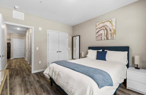 Melbourne Apartment | Luxurious 2/2 Condo with Pool, Gym and Laundry