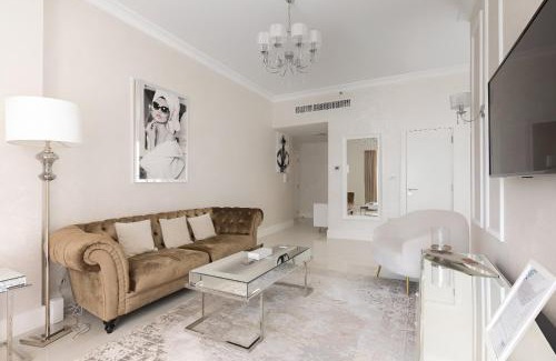 Jumeira 3 Apartment | Luxurious 2-bd Gem In Jbr Elegant & Compact Bliss