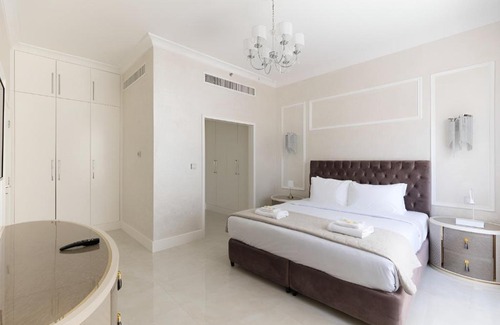 Jumeira 3 Apartment | Luxurious 2-bd Gem In Jbr Elegant & Compact Bliss
