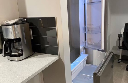 Northeast Edmonton House | Luxurious 2 Bdrm Suite ~ North Edmonton (3min to Anthony Henday/Manning Dr)