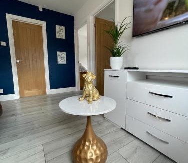 Mill Road Apartment | Luxurious 2 Bed Apartment Just Off Mill Rd, Near Station- Cambridge Homehost