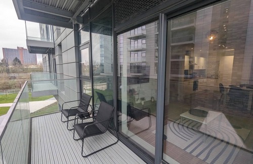 Trafford Apartment | Luxurious 2-bed Haven With Balcony & Free Parking