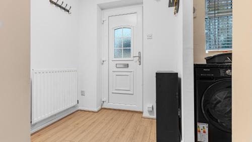 Barnt Green House | Luxurious 2-Bed Home Near NEC, BHX Airport & JLR Ideal for Contractors or Lesiure Stays