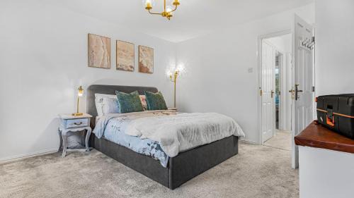 Barnt Green House | Luxurious 2-Bed Home Near NEC, BHX Airport & JLR Ideal for Contractors or Lesiure Stays