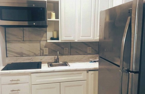 Olde Huntersville Apartment | Luxurious 2 Bed Queen Suite Near Downtown Norfolk