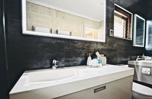 Bramley Villa | Luxurious 2 bedroom, 1 bathroom self contained limestone villa.