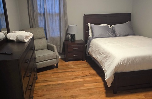 Lower Vailsburg Apartment | Luxurious 2-bedroom apartment with WiFi, AC in tranquil Irvington