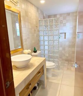 San Antonio Tlayacapan House | Luxurious 2 Bedroom Ajijic Home - Walk to Everything - Free Bikes - Huge Patio