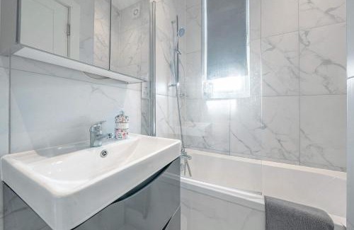 Coulsdon West Apartment | Luxurious 2 Bedroom Apartment