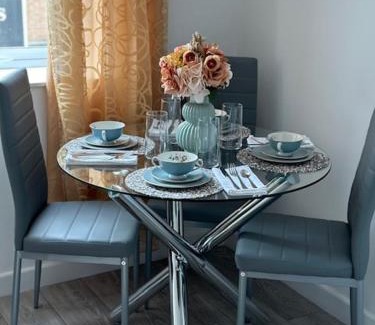 Watford Apartment | Luxurious 2 - Bedroom Apartment