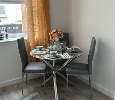 Watford Apartment | Luxurious 2 - Bedroom Apartment