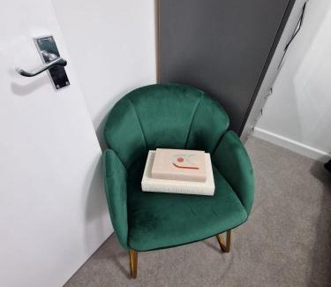 Watford Apartment | Luxurious 2 - Bedroom Apartment