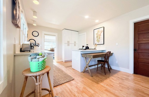 Newberg House | Luxurious 2-bedroom haven with hot tub in the heart of Oregon wine country!