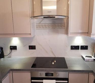 Greenwich Apartment | Luxurious 2 Bedroom House With Garden And Free Parking