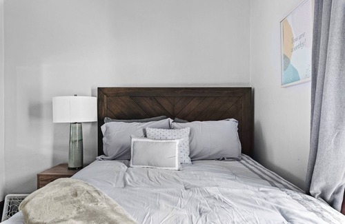 Bay View Apartment | Luxurious 2 Bedroom in Bay View! lower LB