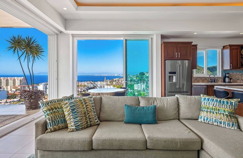 Emiliano Zapata Condo | Luxurious 2800 sq ft 3 bed/3 bath view condo in Puerto Vallarta, gym + parking!