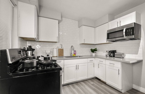 Peaceful Valley Apartment | Luxurious 2B2B Oldtown Scottsdale Free Parking