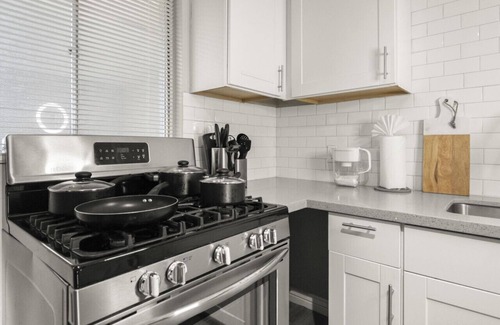 Peaceful Valley Apartment | Luxurious 2B2B Oldtown Scottsdale Free Parking