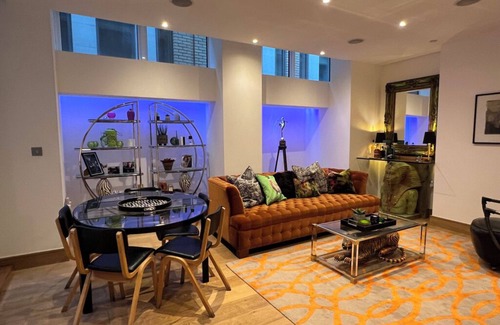 Castle Baynard Apartment | Luxurious 2BD Flat in the Heart of London!