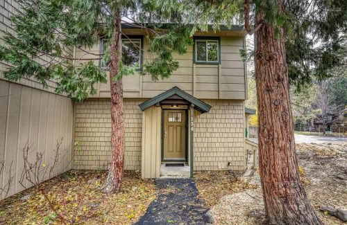 Lake Forest House | Luxurious 2BD Smart Home Near Beach