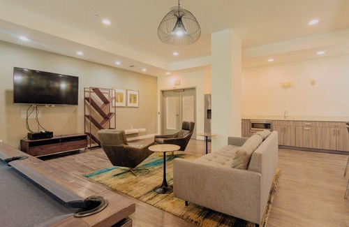 Channel District Apartment | Luxurious 2BDR apartment with WiFi, fitness room in channelside Tampa