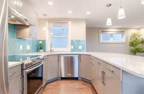 Munjoy Hill Apartment | Luxurious 2BR Penthouse/Ocean Views/East End