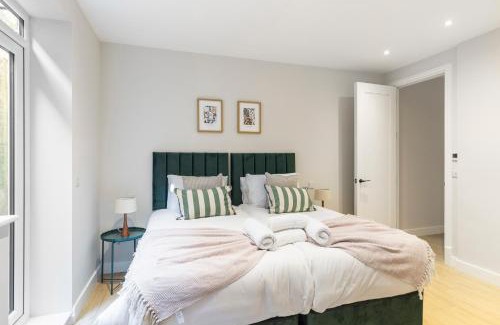 Golders Green Apartment | Luxurious 2BR Sleeps 6 Hotel-Style Comfort The Oak