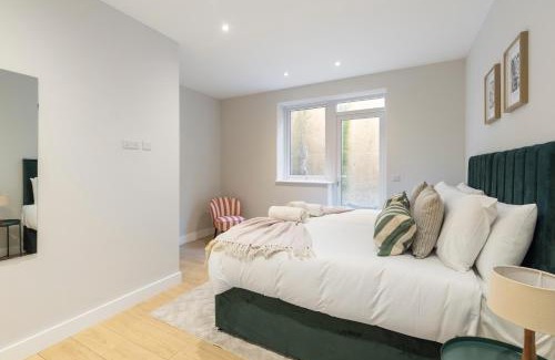 Golders Green Apartment | Luxurious 2BR Sleeps 6 Hotel-Style Comfort The Oak
