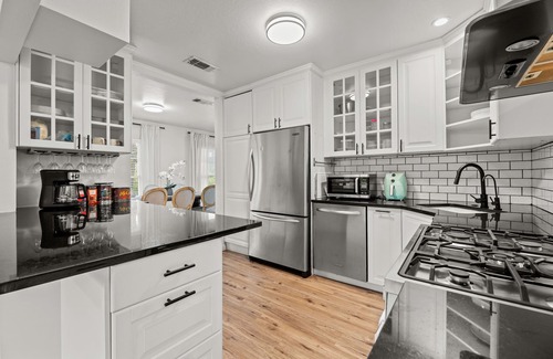 Oak Cliff House | Luxurious 3 Bed Home w/Pool in Kessler Park