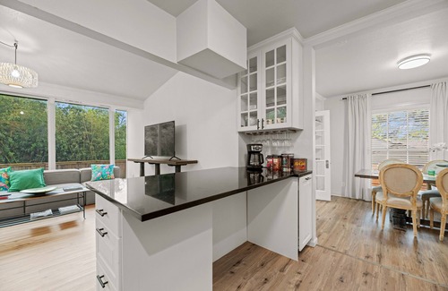 Oak Cliff House | Luxurious 3 Bed Home w/Pool in Kessler Park