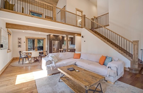 Breckenridge House | Luxurious 3 bed mountain home with hot tub