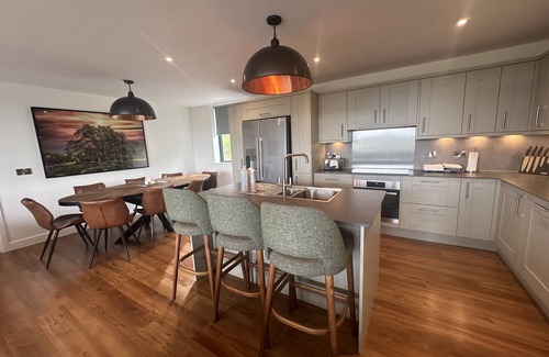Chittlehamholt Cabin | Luxurious 3 bedroom lodges with views over the lush green valley
