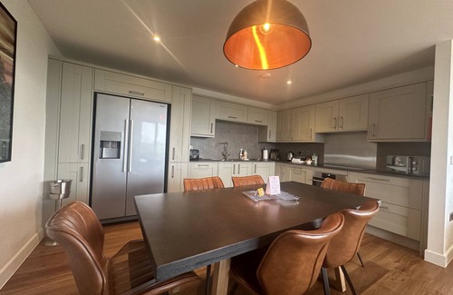 Chittlehamholt Cabin | Luxurious 3 bedroom lodges with views over the lush green valley