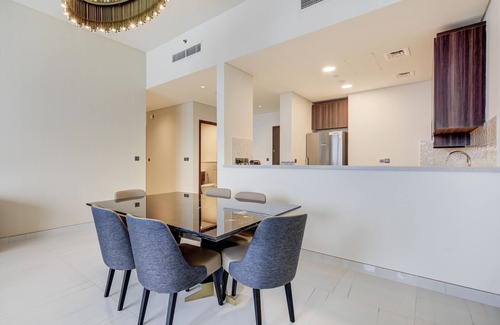 Dubai Media City House | Luxurious 3-bedroom Getaway at Avani+ Palm View Dubai Hotel & Suites