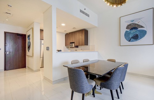 Dubai Media City House | Luxurious 3-bedroom Getaway at Avani+ Palm View Dubai Hotel & Suites