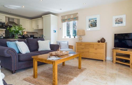 St Austell House | Luxurious 3 Bedroom New England Style Villa - Trewhiddle V8