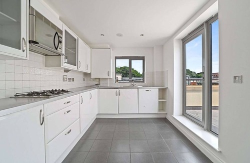 Chelmsford Apartment | Luxurious 3 Bedroom Penthouse in City Centre
