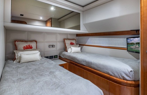 Mid Beach Boat Rental | Luxurious 3 bedroom yacht
