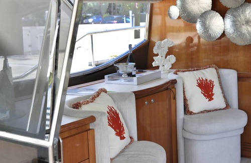 Mid Beach Boat Rental | Luxurious 3 bedroom yacht