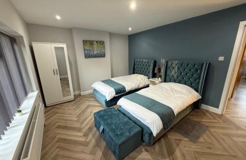 Wolverhampton Apartment | Luxurious 3 bedrooms flat near New Cross,Wolverhampton No Parties or events