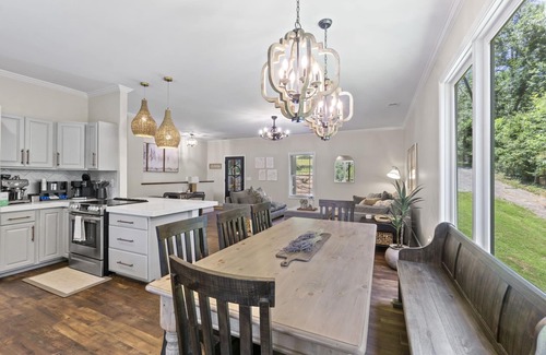 Greenville - Spartanburg House | Luxurious 3BR on Lake Saluda w/Kayaks, Fire Pit