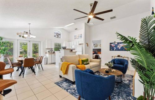 Haines City House | Luxurious 3BR Pool, Golf Views, Disney, Legoland